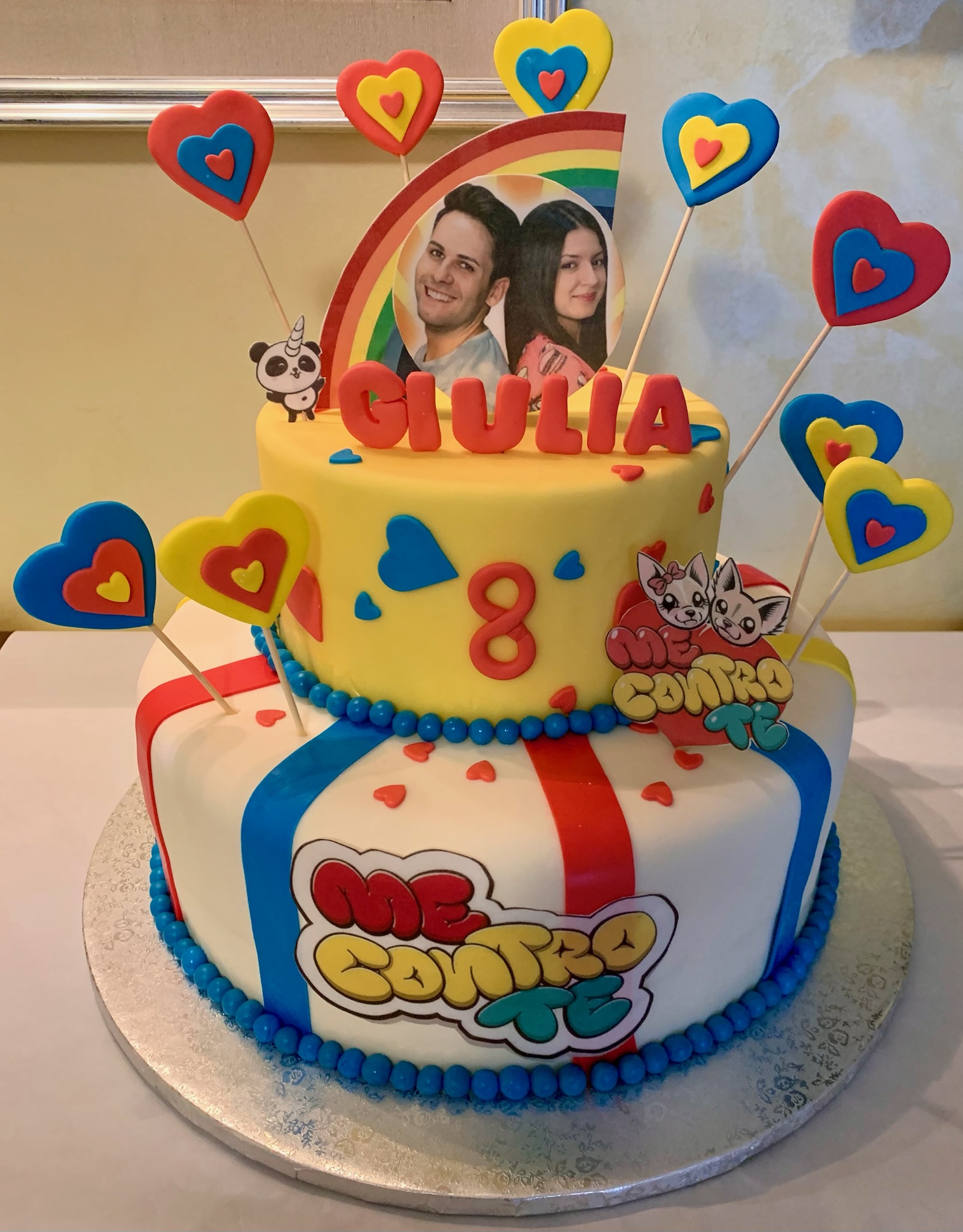 Torta 2 Piani Bianca Gialla Me Contro Te Cuori Giulia 8anni