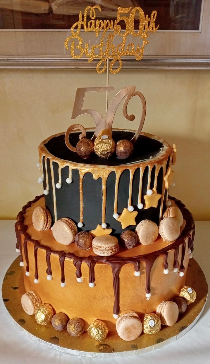 Torta 2 Piani Nero Oro Drip Macarons Ferrero Compleanno 50