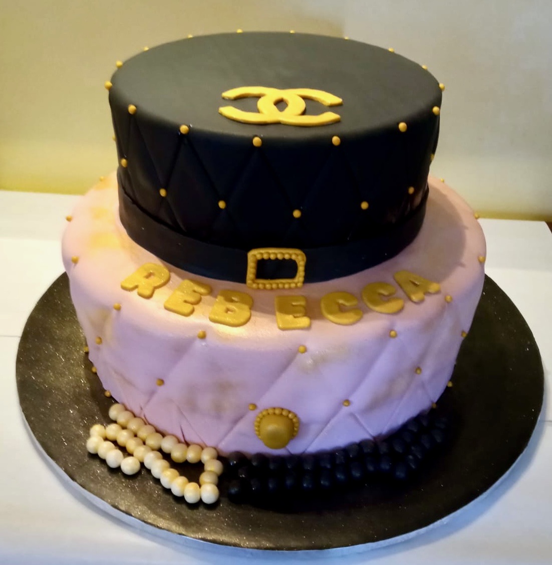 Torta 2 Piani Rosa Nero Oro Tema Chanel Perle Rebecca