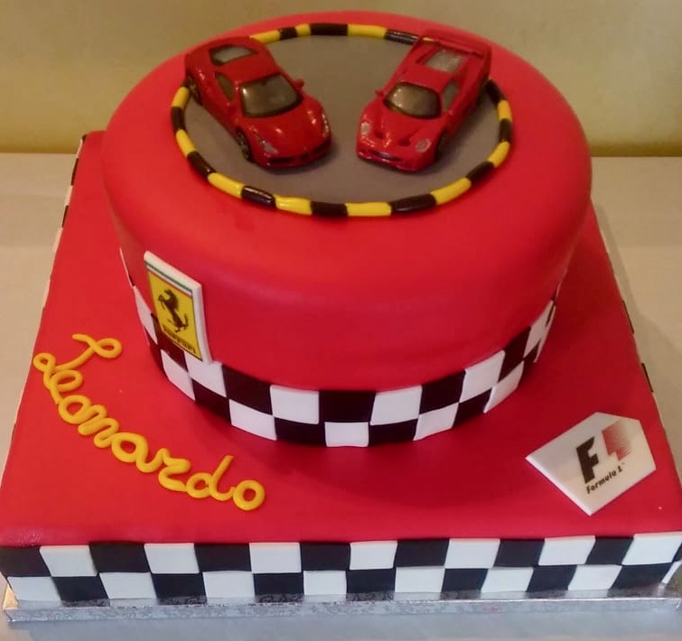 Torta 2 Piani Rossa Quadrata Tema Ferrari F1 Leonardo