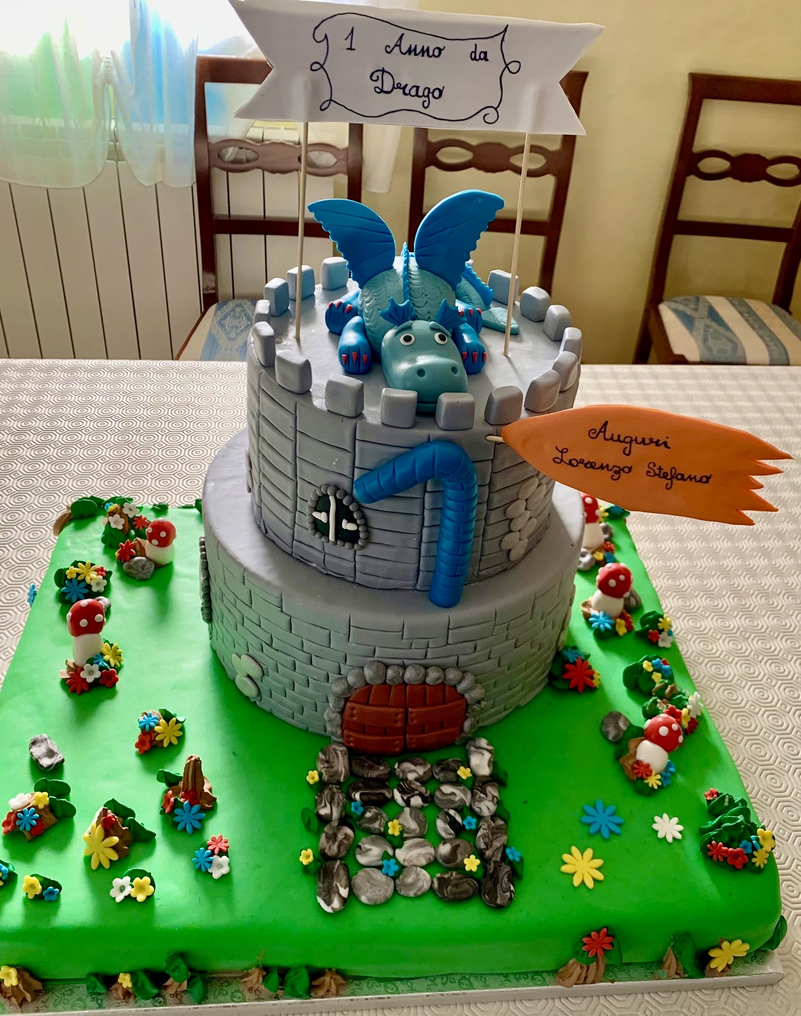 Torta 2 Piani Verde Grigio Castello Drago Azzurro 1anno