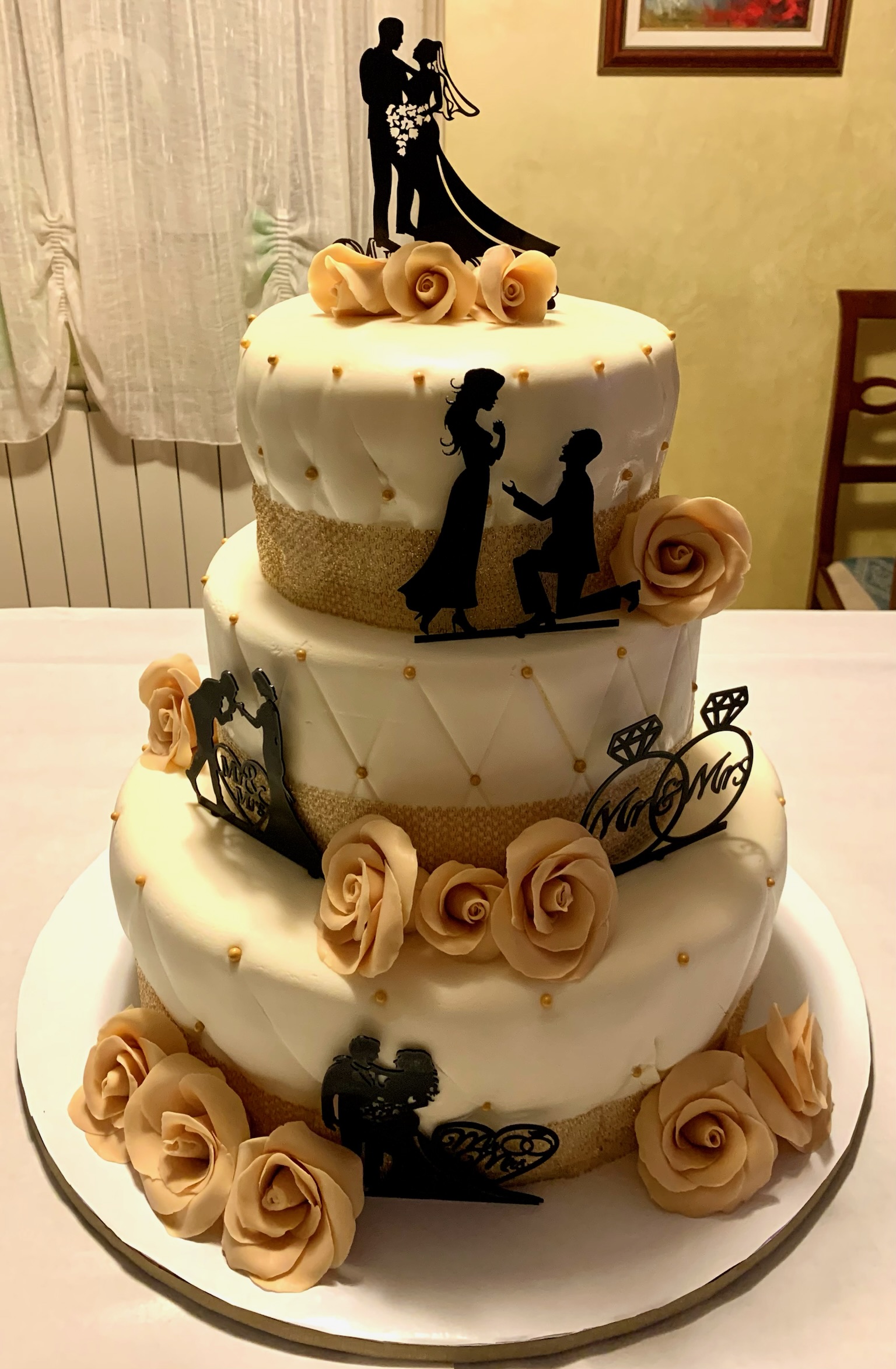 Torta 3 Piani Bianca Oro Rose Champagne Silhouette Sposi Matrimonio