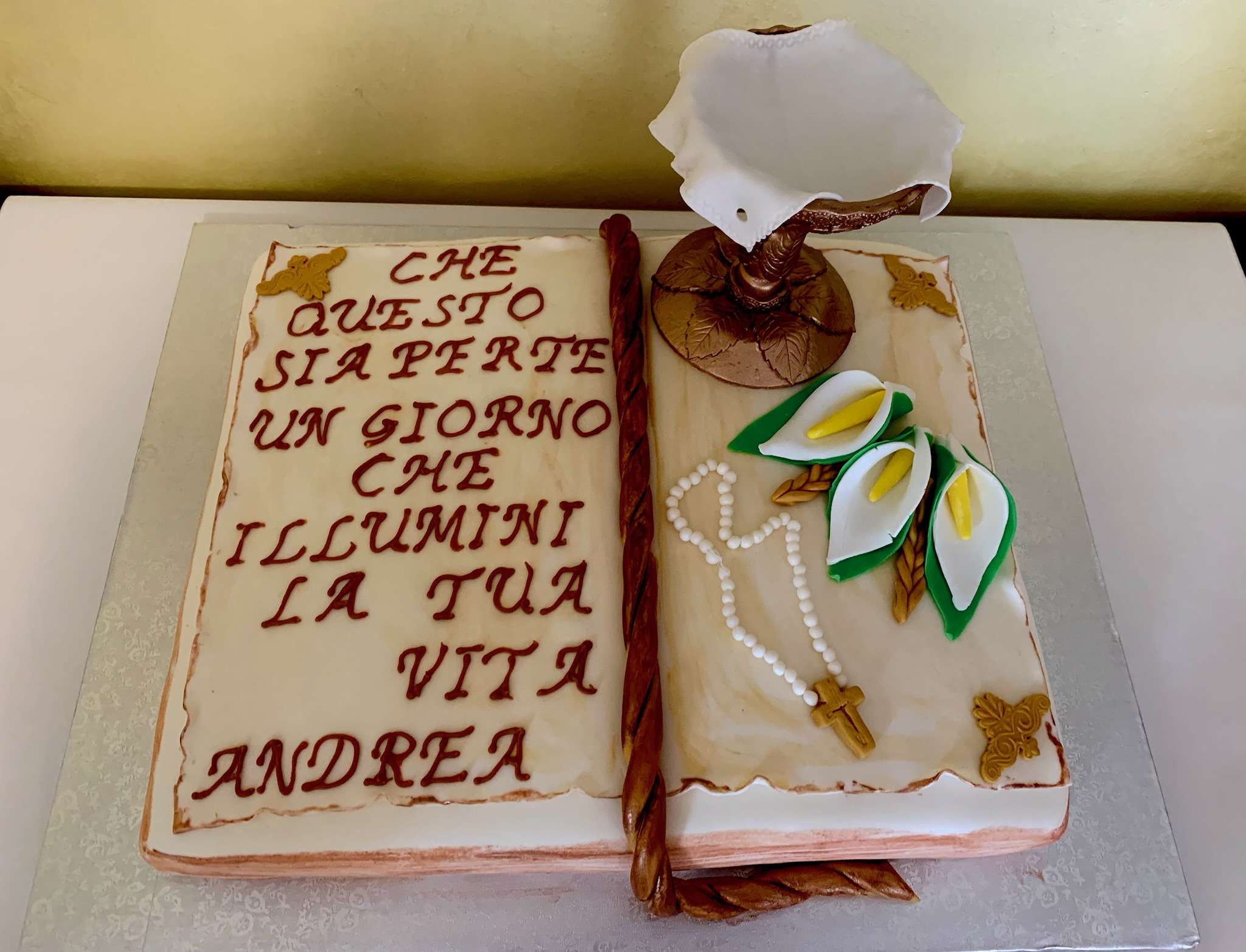 Torta Rettangolare Avorio Oro Comunione Libro Calice Andrea