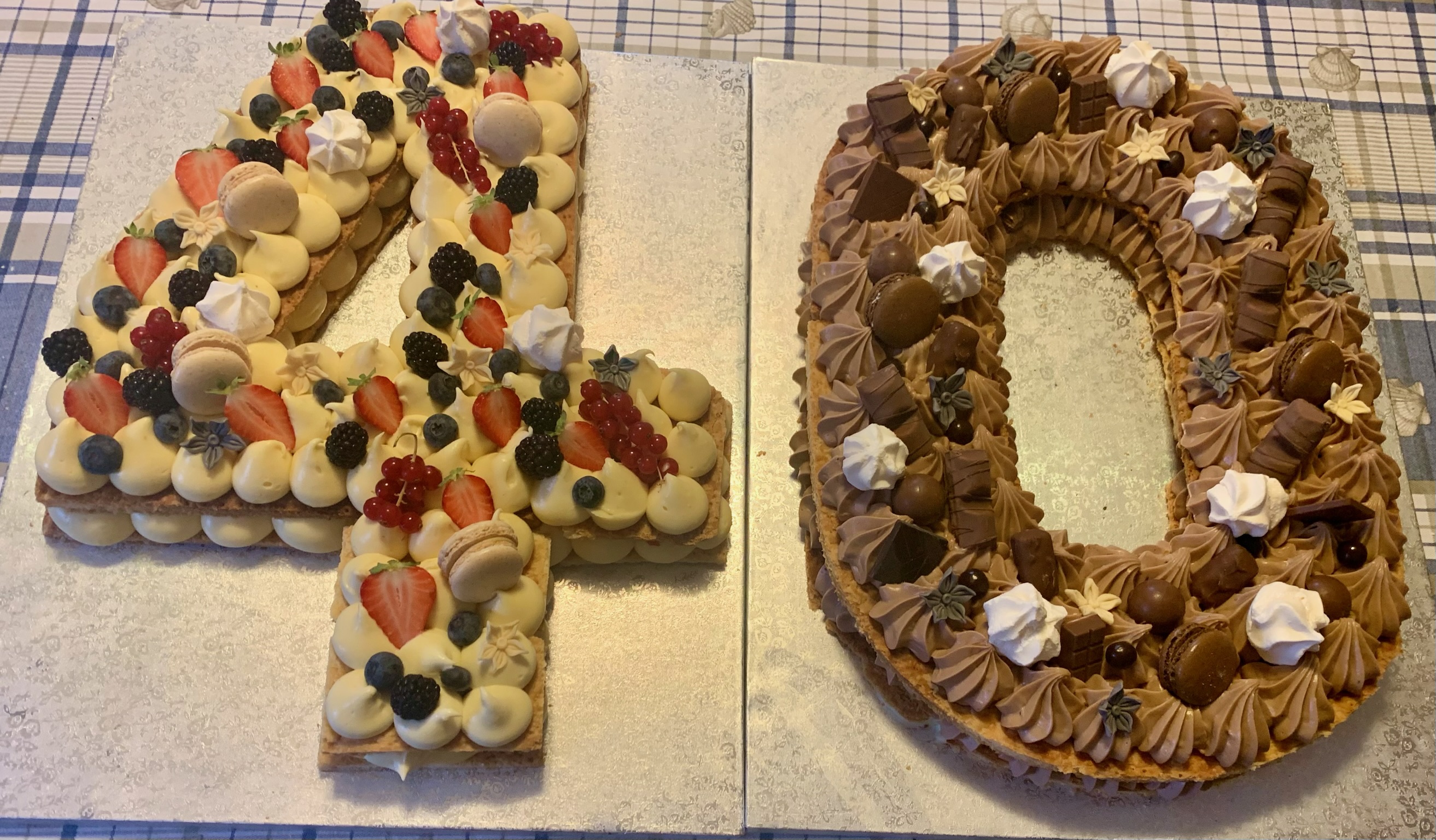 Cream Tart Numero 40 Bianca Beige Frutta Macarons Cioccolato