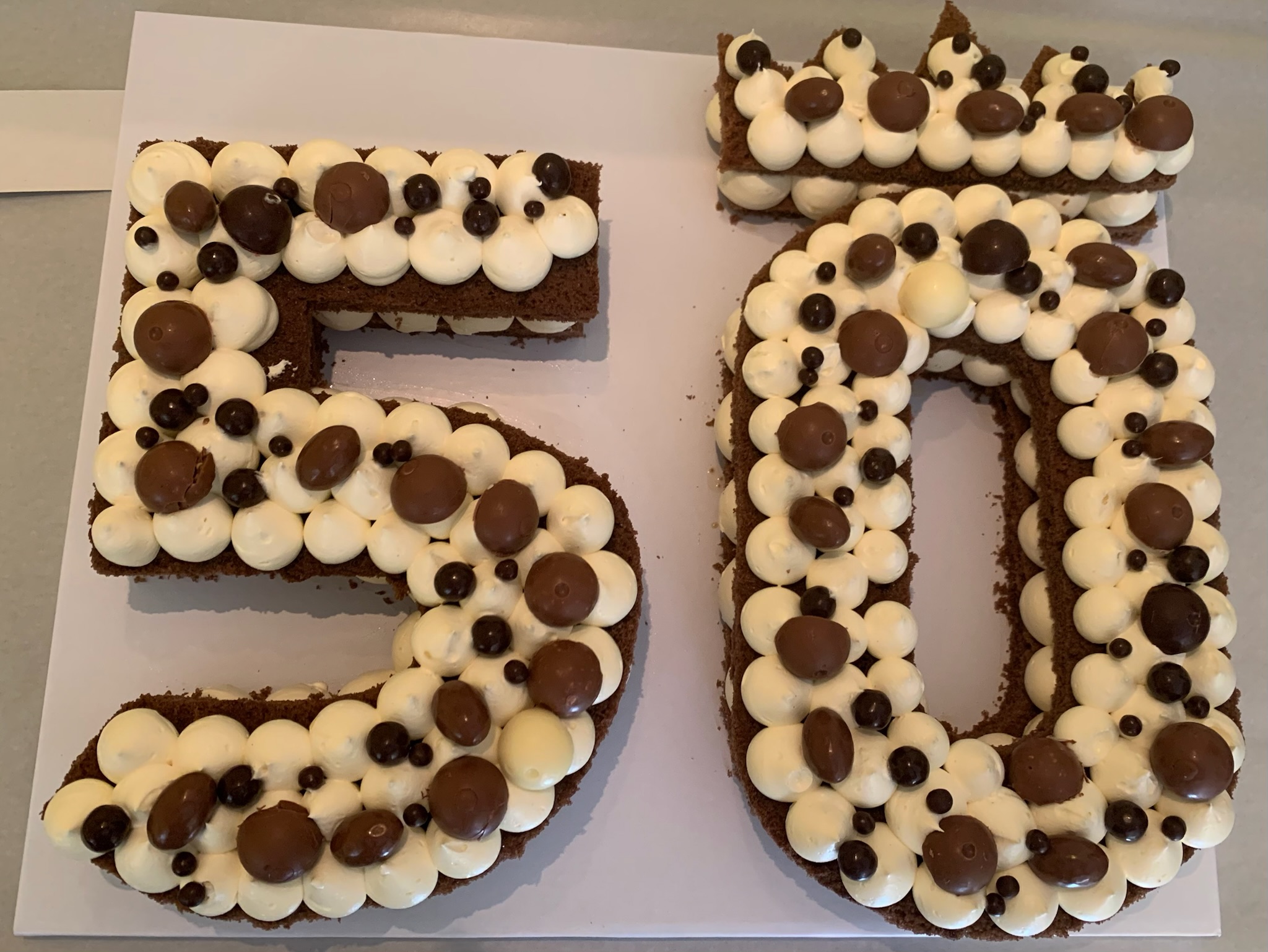 Cream Tart Numero 50 Bianca Marrone Cioccolato Palline