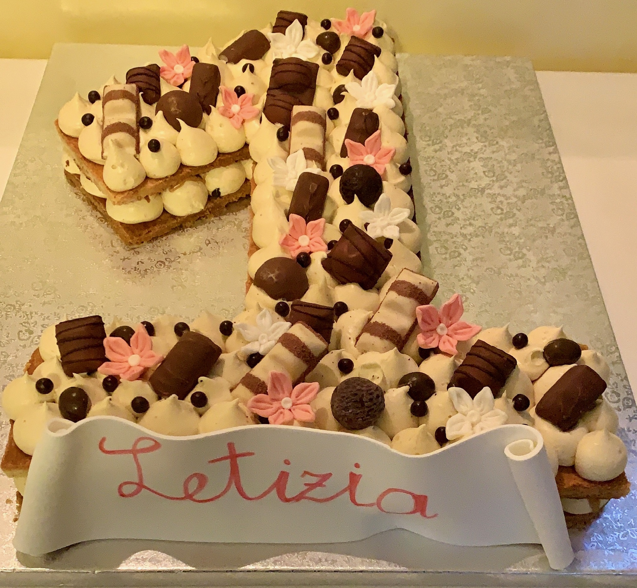 Cream Tart Numero 77 Bianca Marrone Beige Cioccolato Macaron Celeste