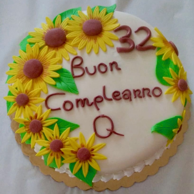 Torta Bianca Girasoli Buon Compleanno 32