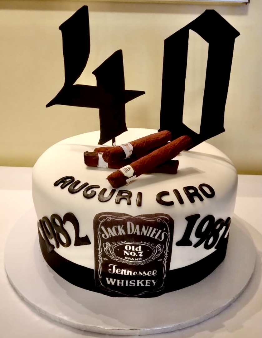 Torta Bianca Nera Jack Daniels Sigari Auguri Ciro 40