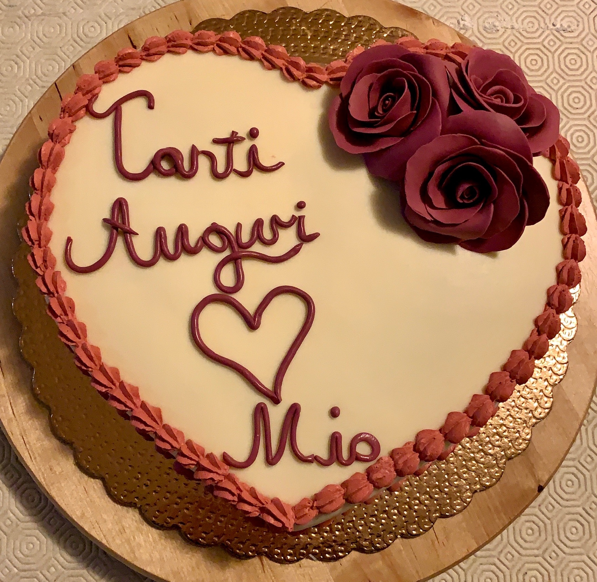 Torta Cuore Crema Rose Rosse Tanti Auguri Mio
