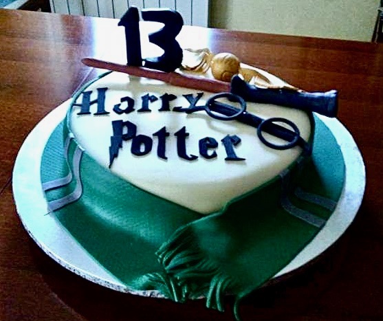 Torta Harry Potter Slytherin Sciarpa Bacchetta Numero 13