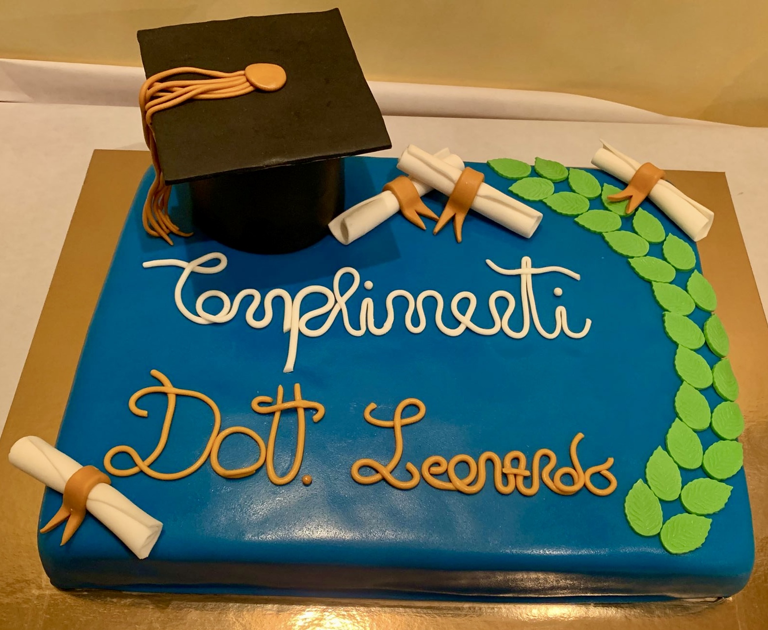 Torta Laurea Tocco Pergamene Dott Leonardo