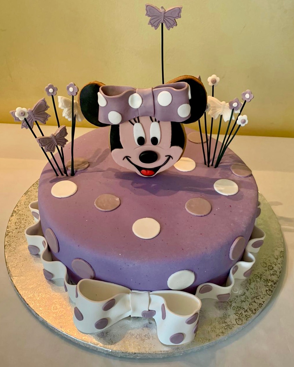 Torta Minnie Mouse Lilla Pois Farfalle
