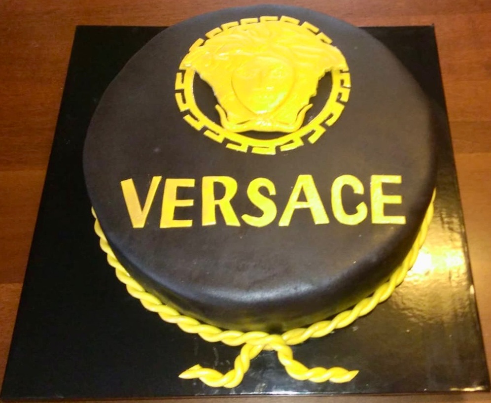 Torta Nera Oro Versace Medusa