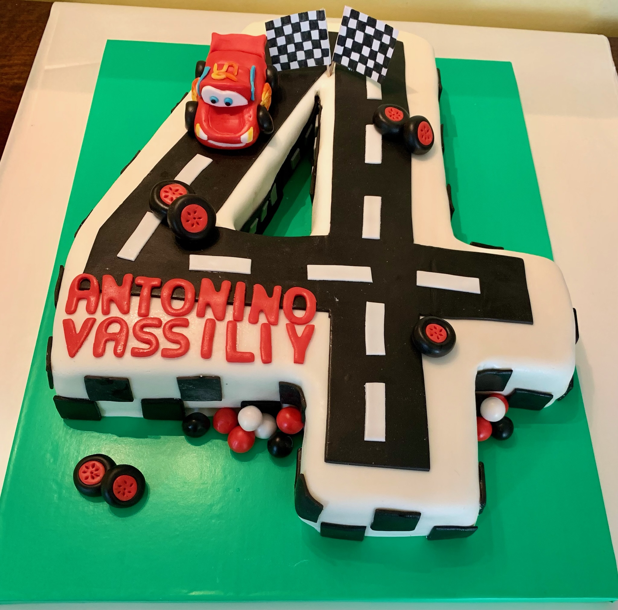 Torta Numero 4 Bianca Cars Saetta Pista Antonino