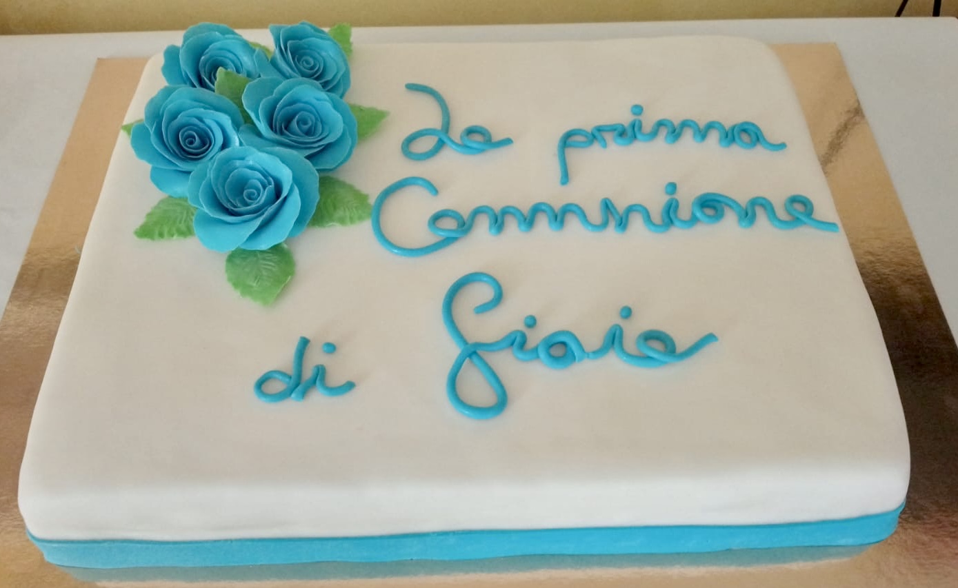 Torta Rettangolare Bianca Azzurra Rose Comunione Giosia