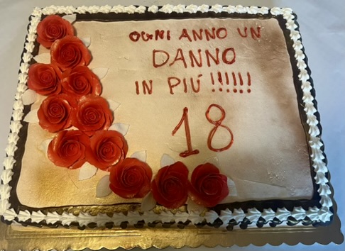 Torta Rettangolare Bianca Rose Rosse 18anni
