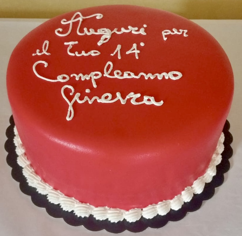 Torta Rossa Scritta Auguri 14 Compleanno Ginevra