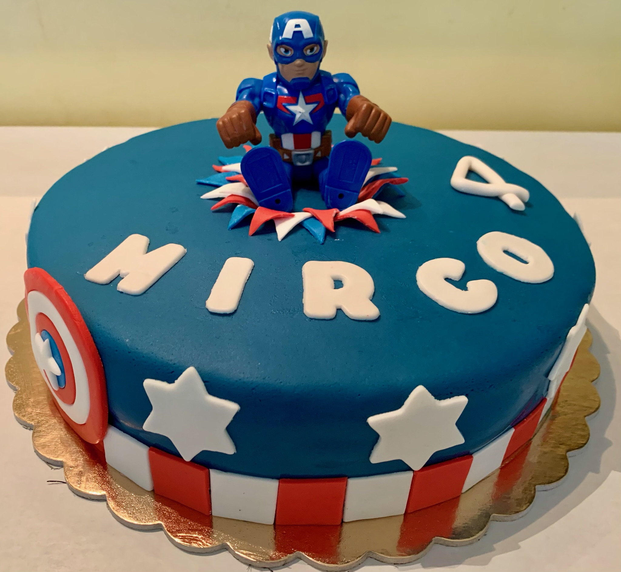 Torta Rotonda Azzurra Captain America Mirco 4anni