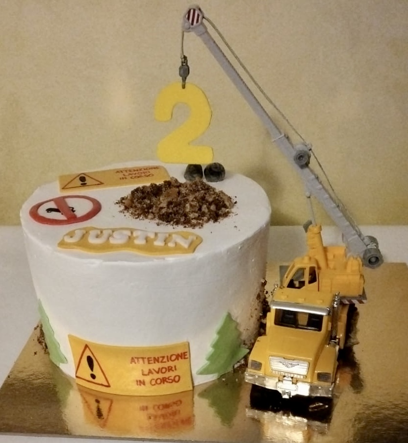 Torta Rotonda Bianca Gialla Cantiere Gru Justin 2