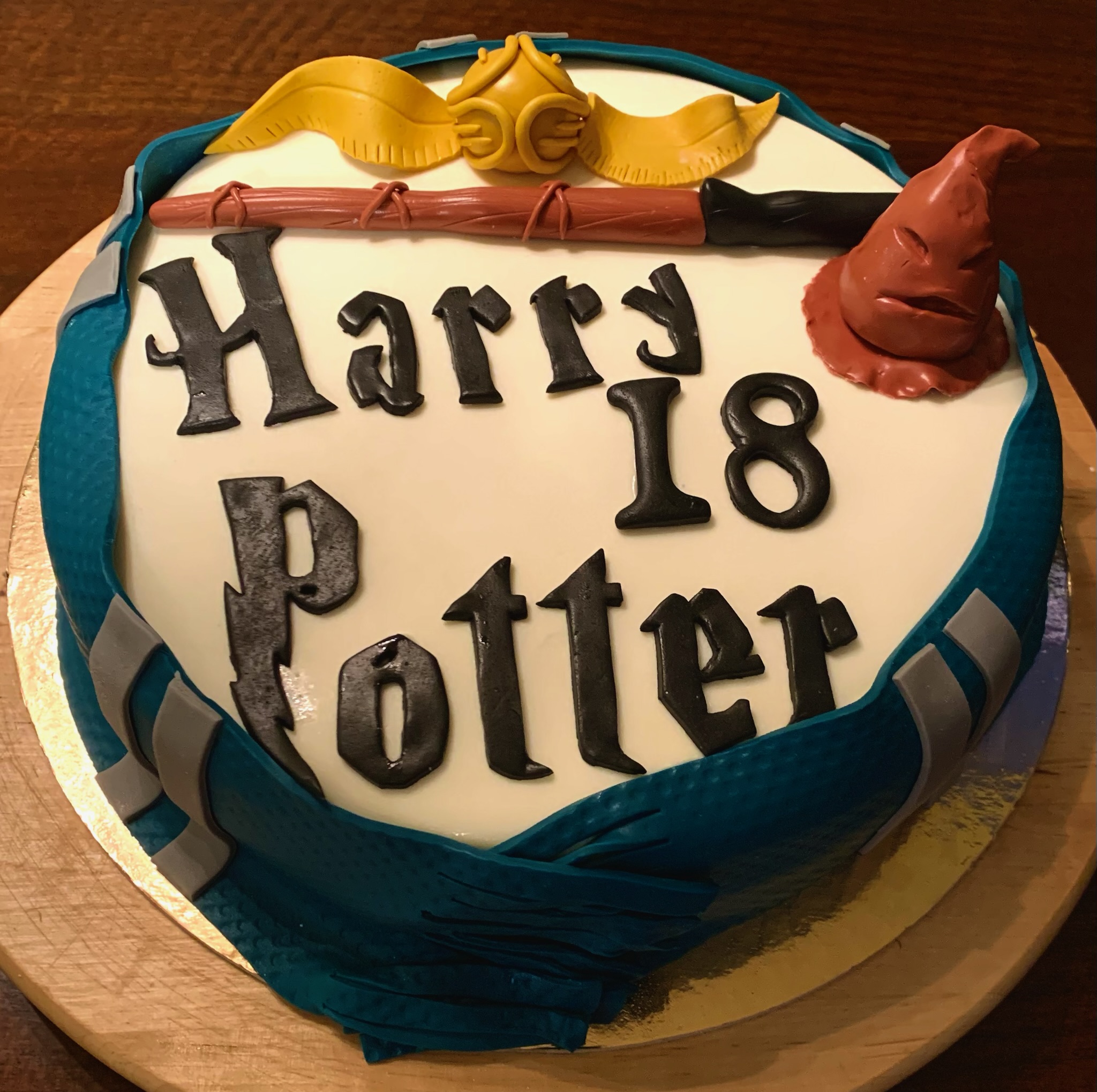 Torta Rotonda Bianca Harry Potter 18anni
