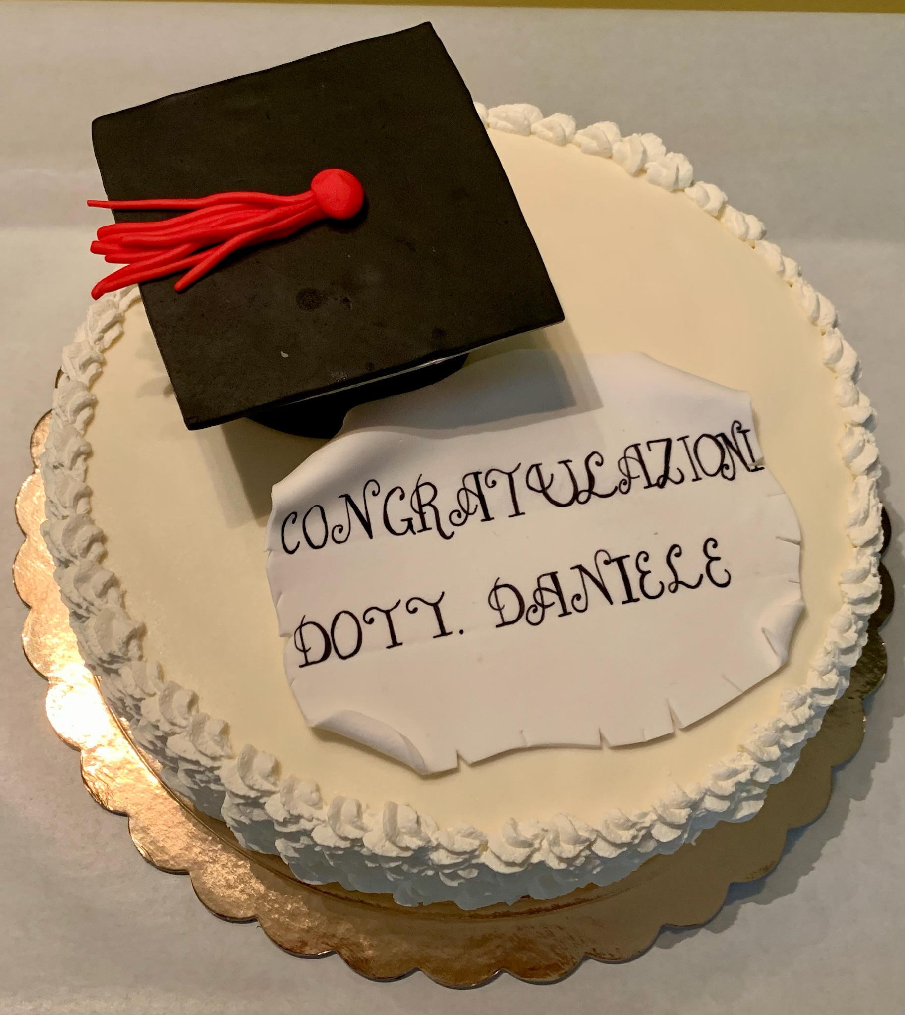 Torta Rotonda Bianca Laurea Cappello Daniele