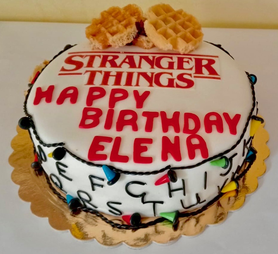 Torta Rotonda Bianca Stranger Things Lucine Elena