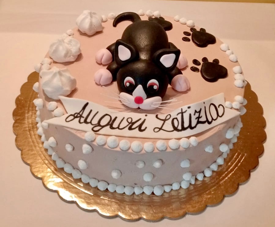 Torta Rotonda Gatto Nero Auguri Letizia