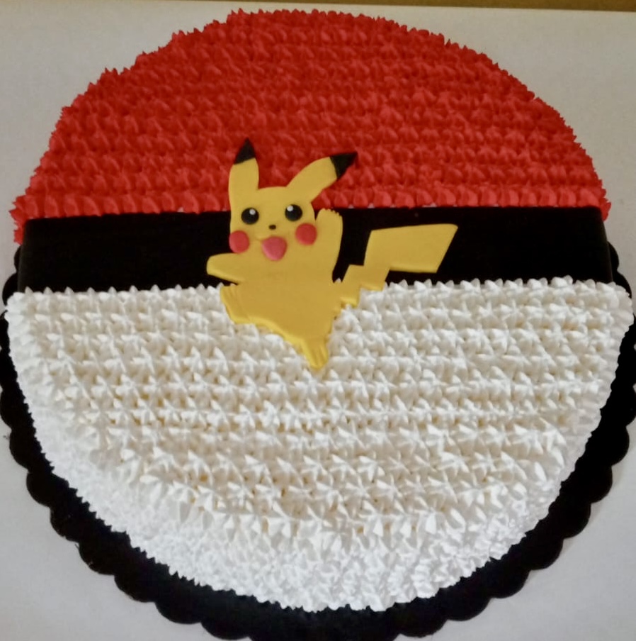 Torta Rotonda Pokeball Pikachu Rosso Bianco Nero