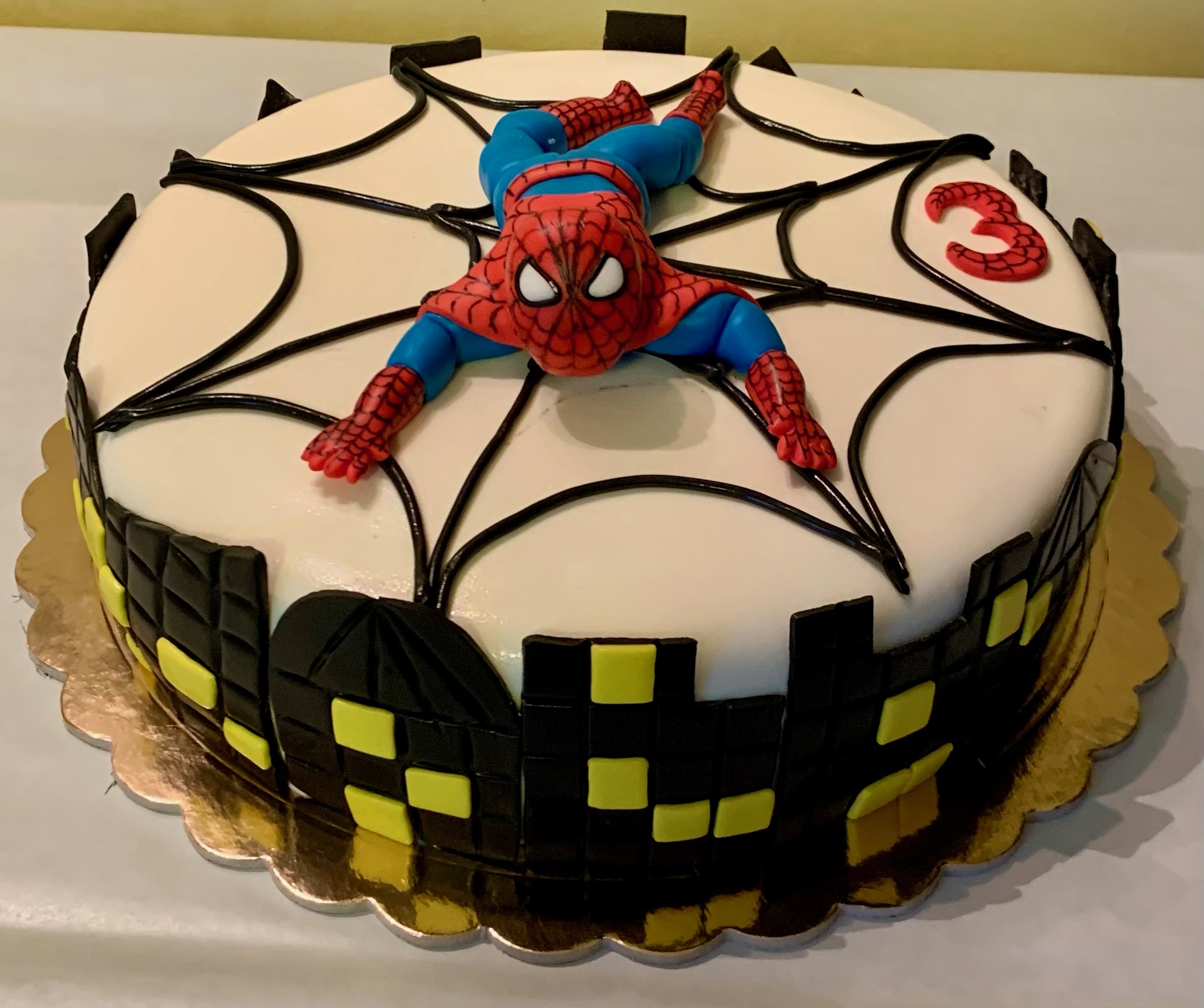 Torta Spiderman Ragnatela Skyline Citta Numero 3