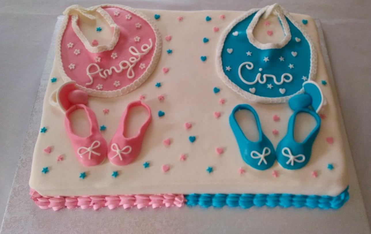 Torta Rettangolare Bianca Rosa Azzurra Gender Reveal Bavaglini Angela Ciro