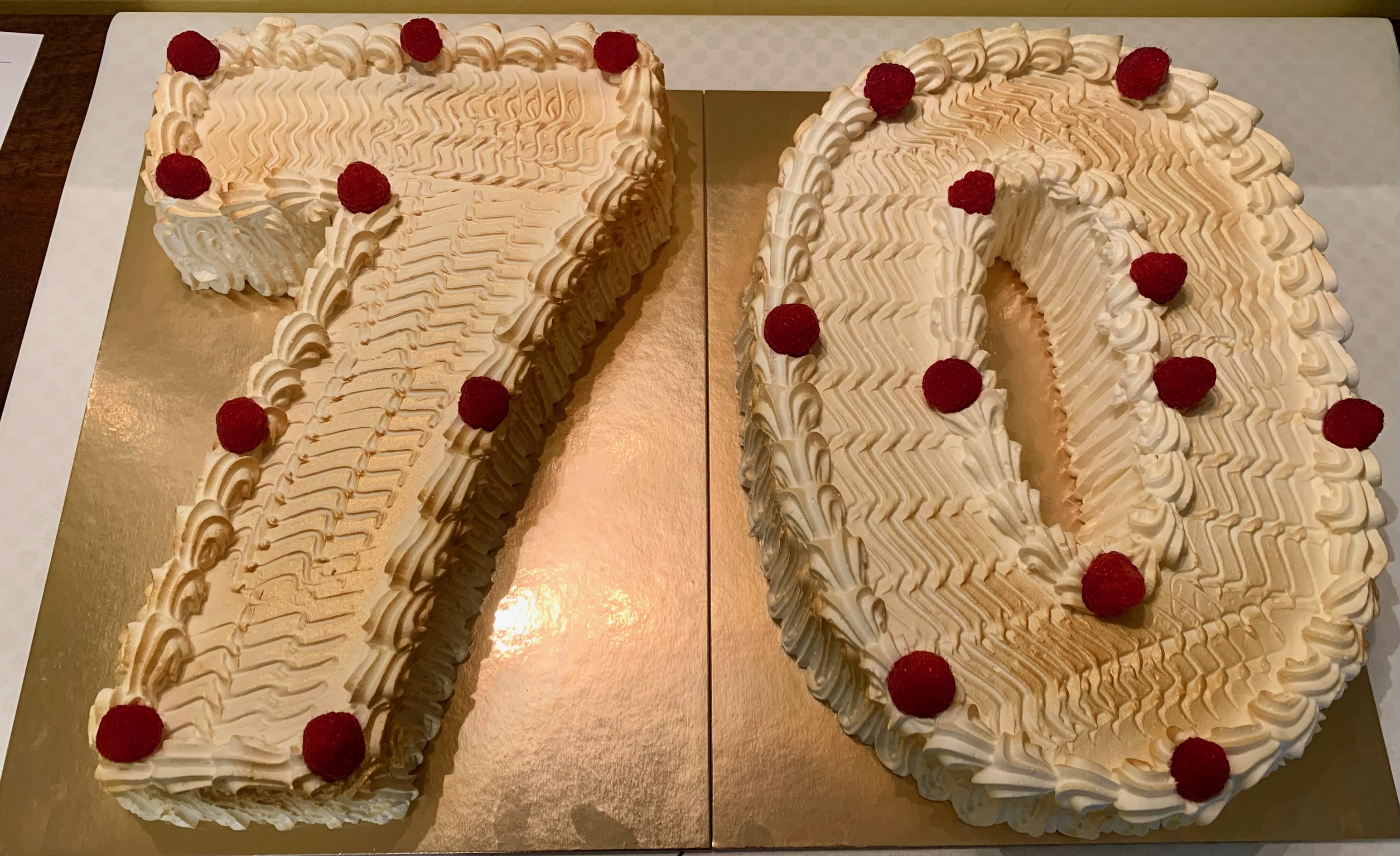 Torta Numero 70 Bianca Crema Lamponi