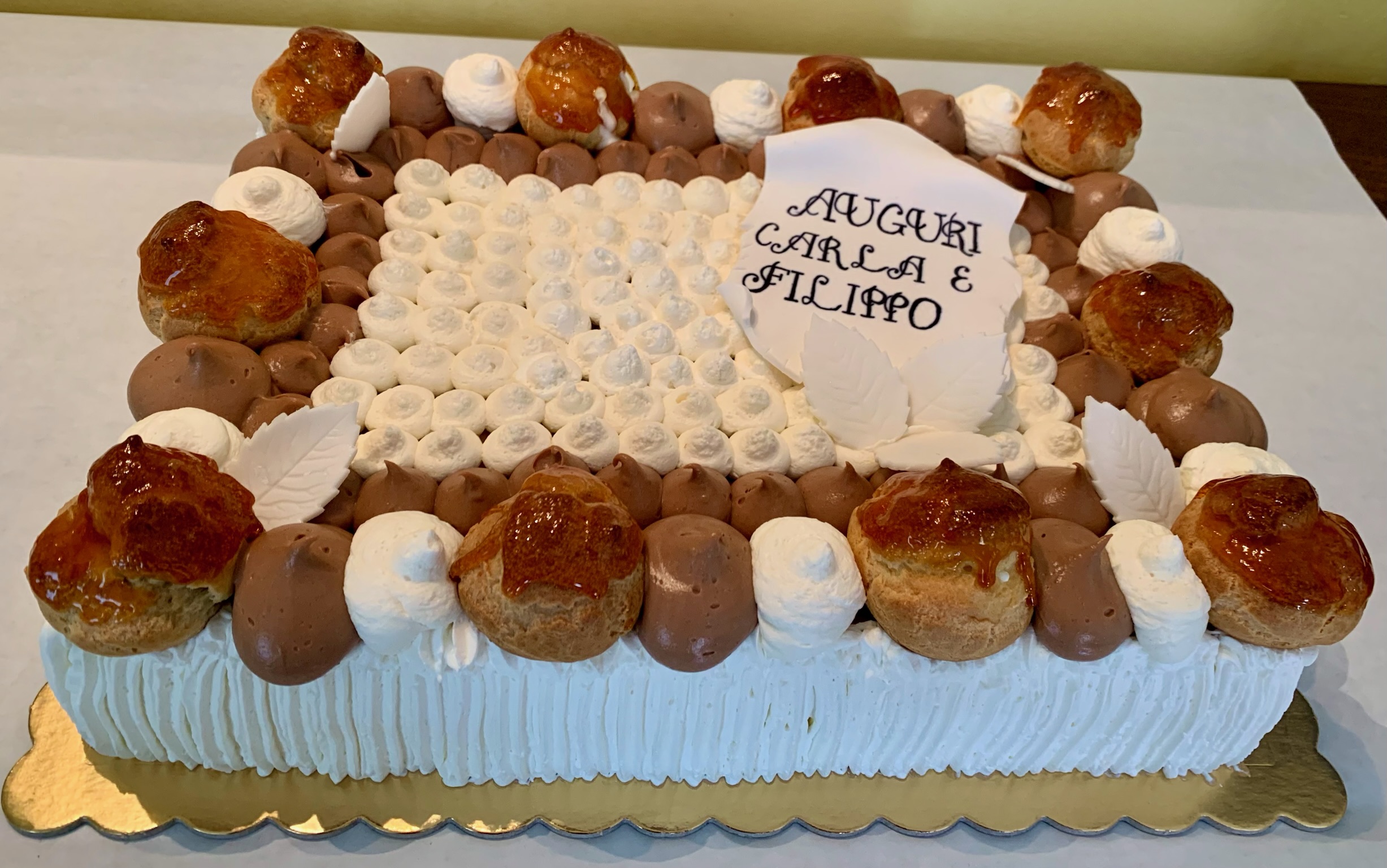 Torta Rettangolare Bianca Bigne Cioccolato Auguri Carla Filippo