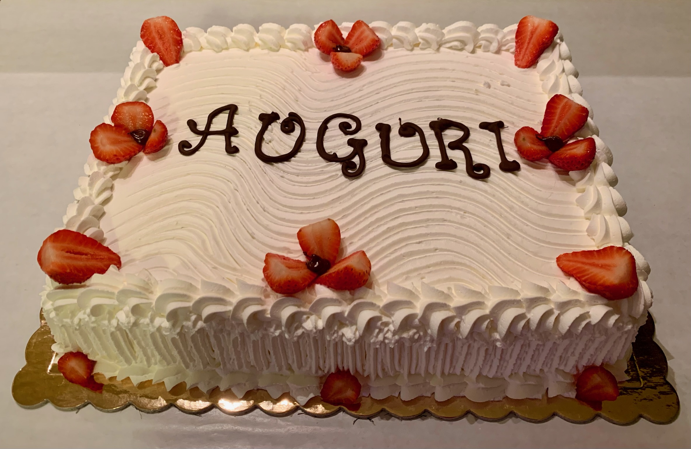 Torta Rettangolare Bianca Fragole Auguri