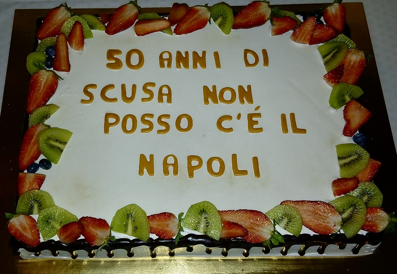 Torta Rettangolare Bianca Frutta Kiwi Fragole 50 Anni Napoli