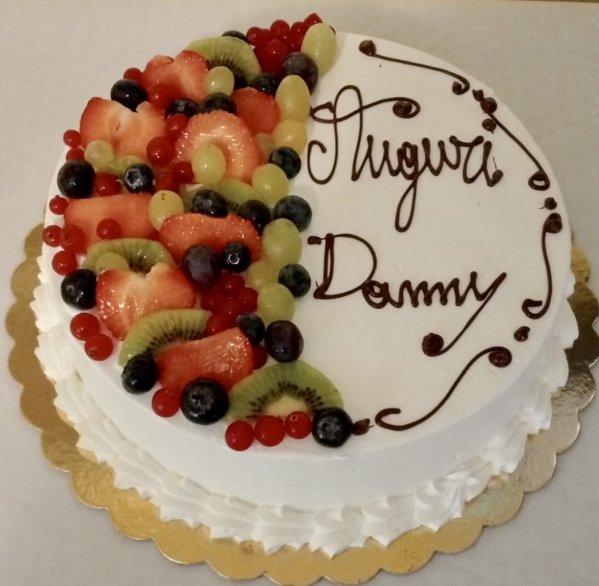 Torta Rotonda Bianca Frutta Auguri Danny