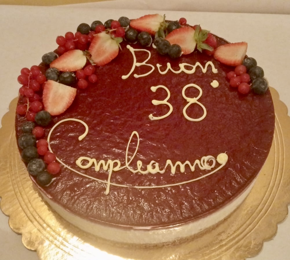 Torta Rotonda Cioccolato Frutti Di Bosco 38 Compleanno