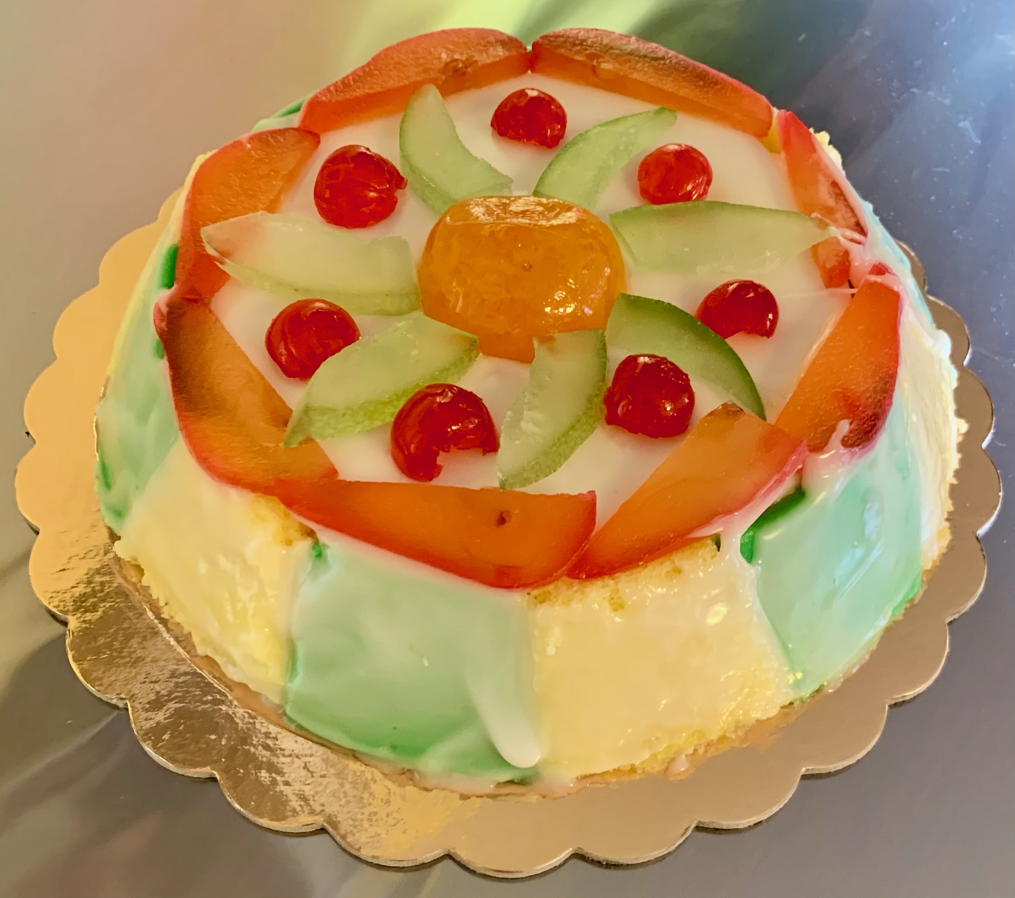 Torta Rotonda Dorata Crema Ciliegie Rum Baba Corona