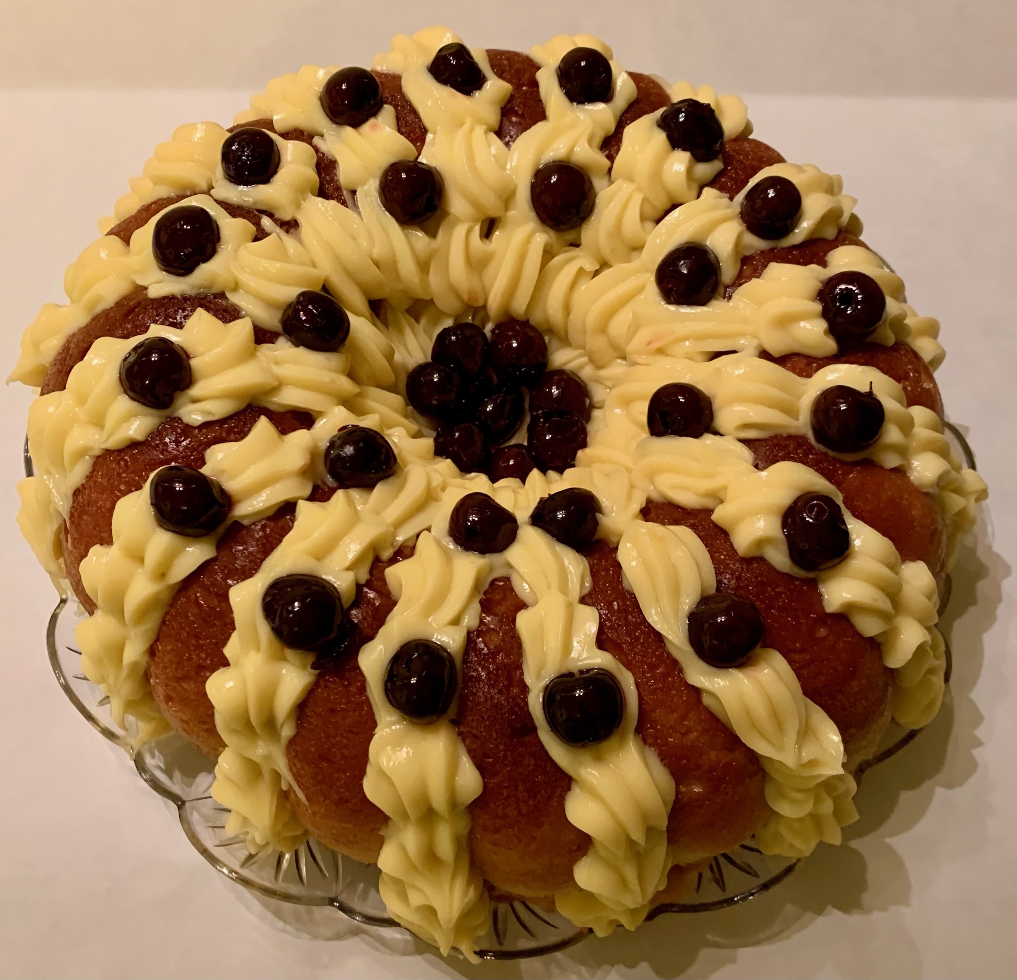 Torta Rotonda Panna Fragole Rosse Baba Corona